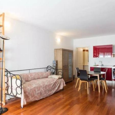 Vintage Apartment In Corvetto Area Milaan Buitenkant foto